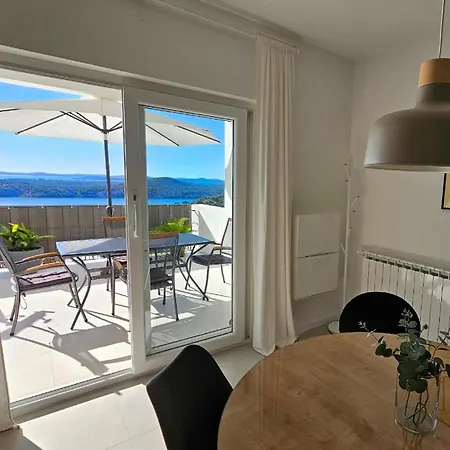 Apartment Fuer 3 Personen Und 1 Kind In Sibenik, Dalmatien