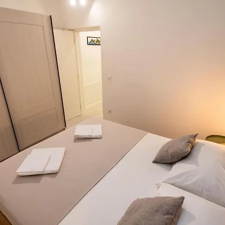 Fuer 3 Personen Und 1 Kind In Sibenik, Dalmatien * Sibenik